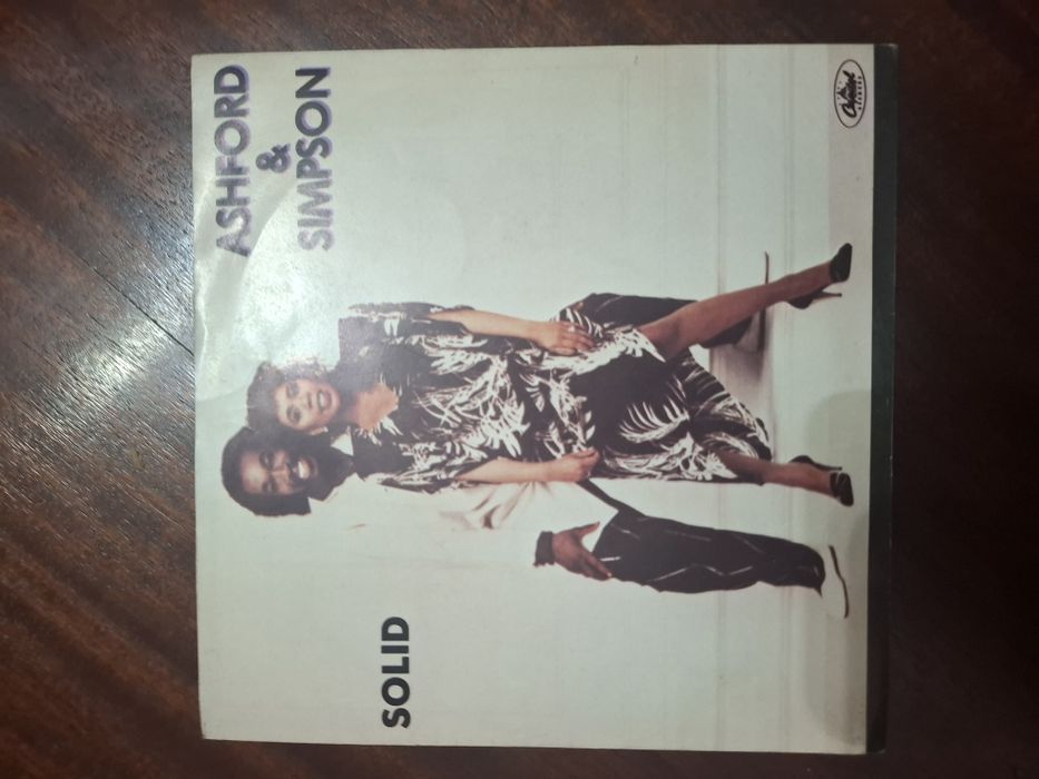 Singles em ótimo estado.