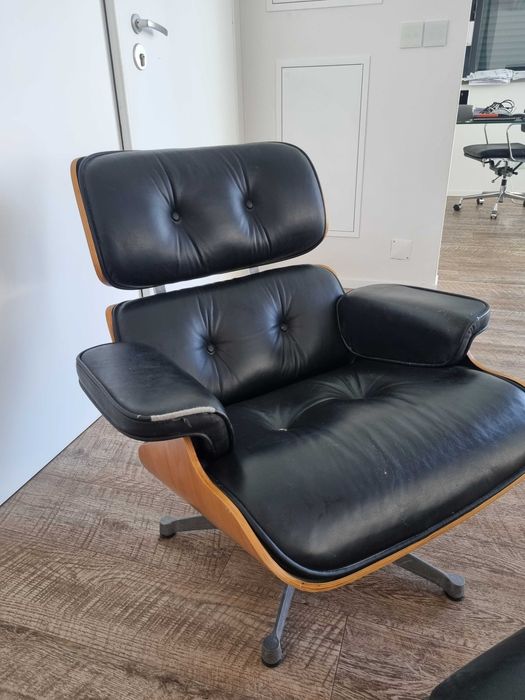 Cadeirão Eames preto