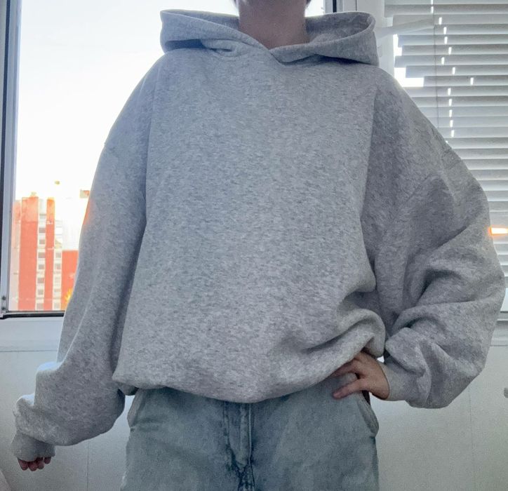 сіре худі oversize
з магазину House , розмір М
довжина виробу 55 см
до
