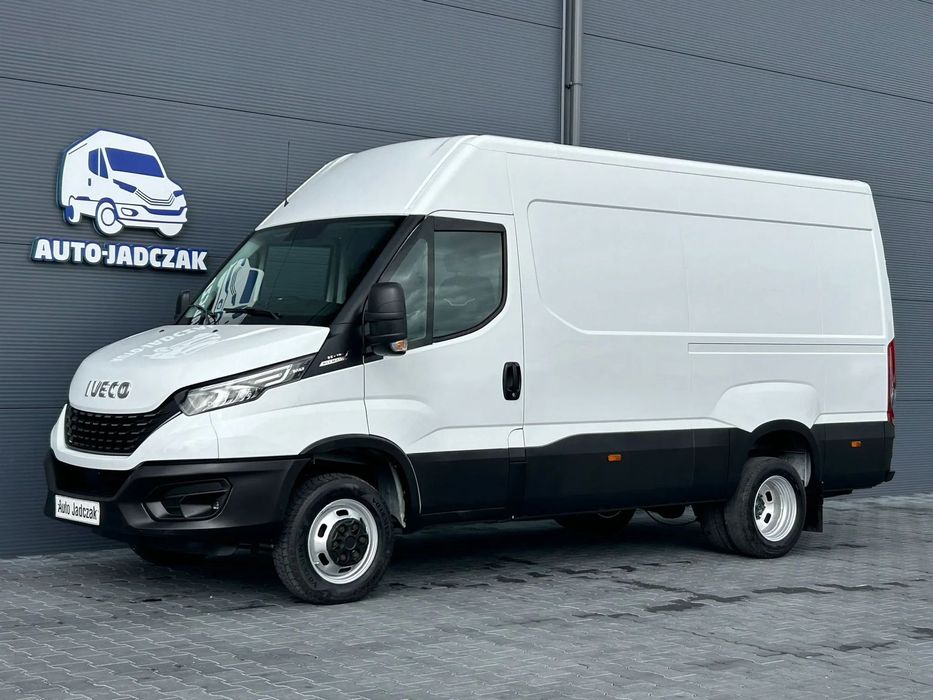 Iveco Daily 35C18 3.0 HPI Hi-Matic L3H2 Średniak **LEDY**Hak 3,5t**NA BLIŹNIAKACH**KLIMA**Sprowadzony**2020R**  NA BLIŹNIAKACH! Prawo jazdy kat. B !