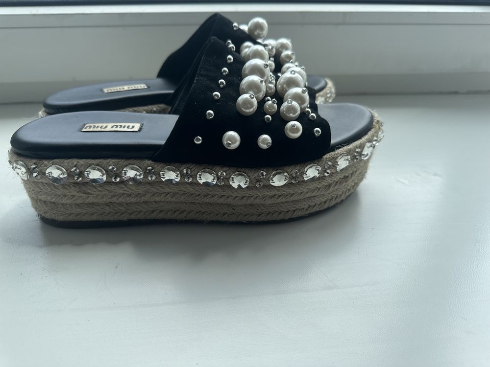 Босоножки miu miu на танкетке