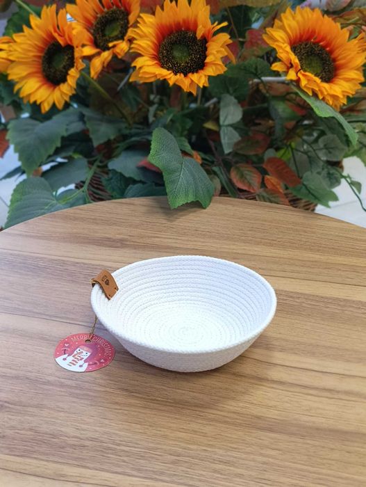 Biały pojemnik na cukierki