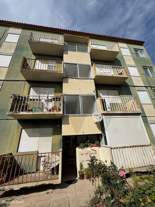 T3 para remodelação total – Ideal para investimento | Alpiarça – 85