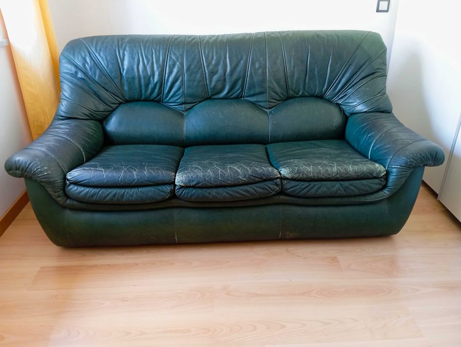 Sofá-cama couro verde