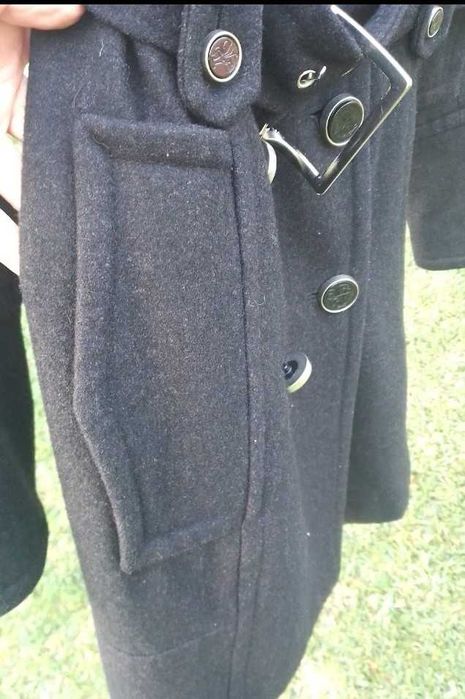 Casaco preto em fazenda