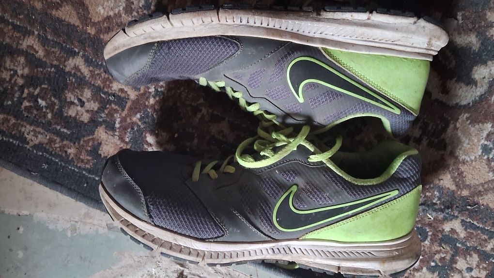 Беговые кроссовки Nike Downshifter 6 44 размер 28см
