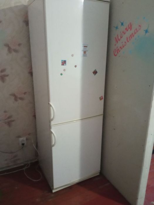 Продам двух камерний холодильник Sneige