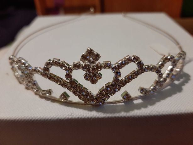 Nowa srebrna tiara