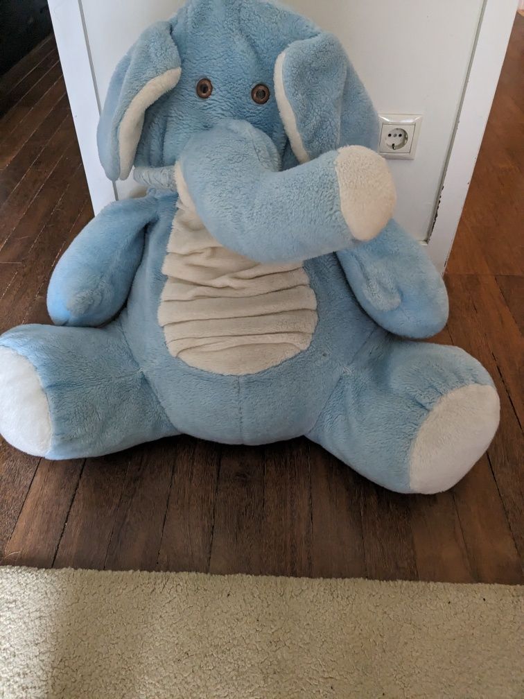 Elefante gigante de peluche