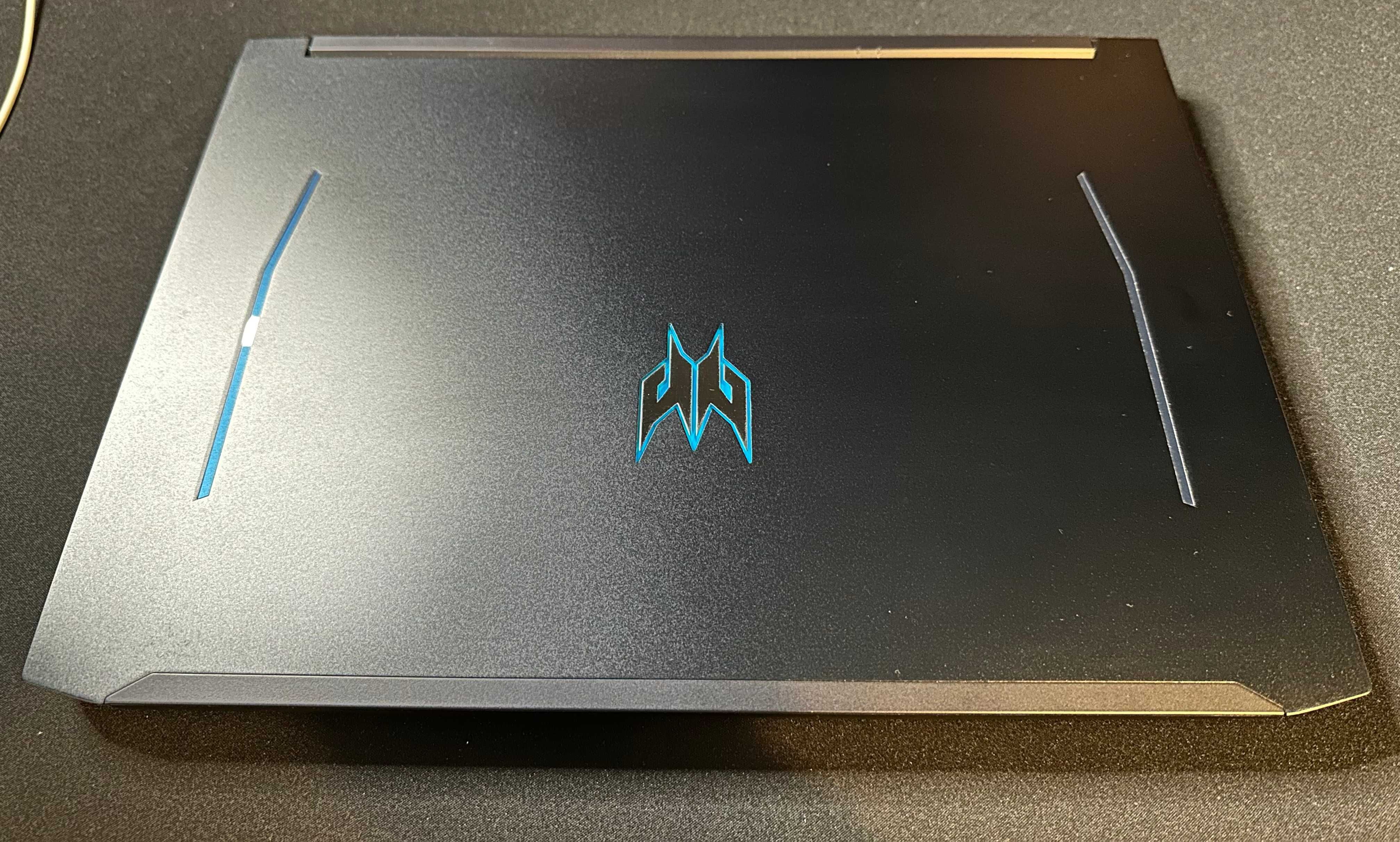 Predator HELIOS 300 i7-10750H