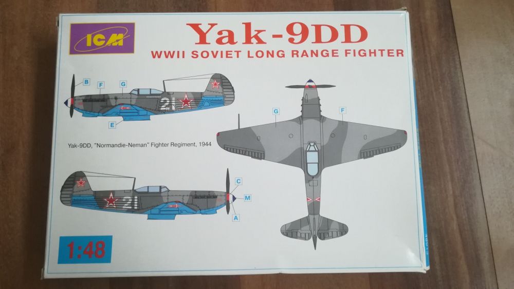 Kit de modelismo - 1/48 Yakovlev Yak-9DD - ICM