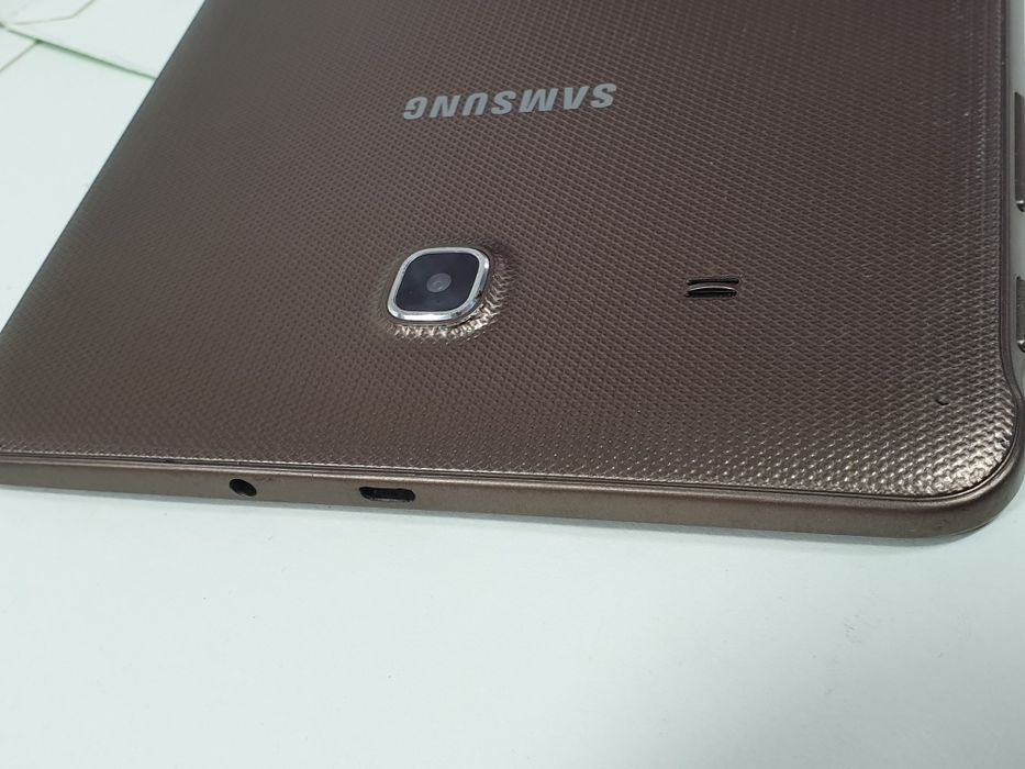 Планшет Samsung Tab E SM-T561 3G