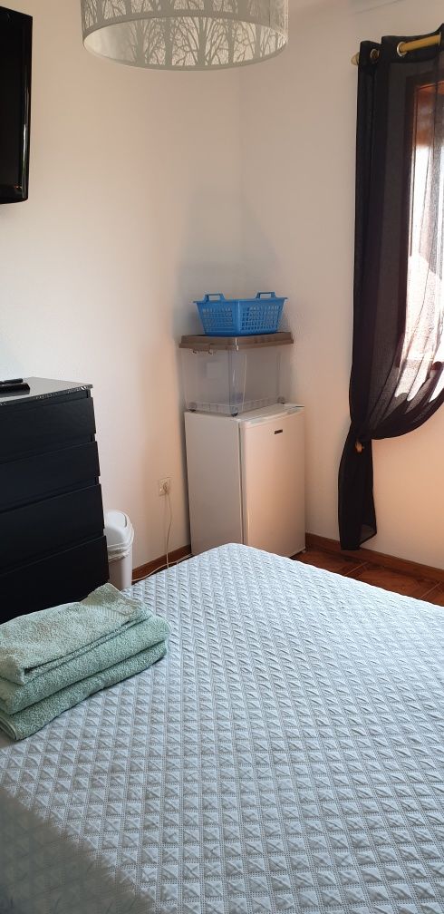 Alugo quarto privado