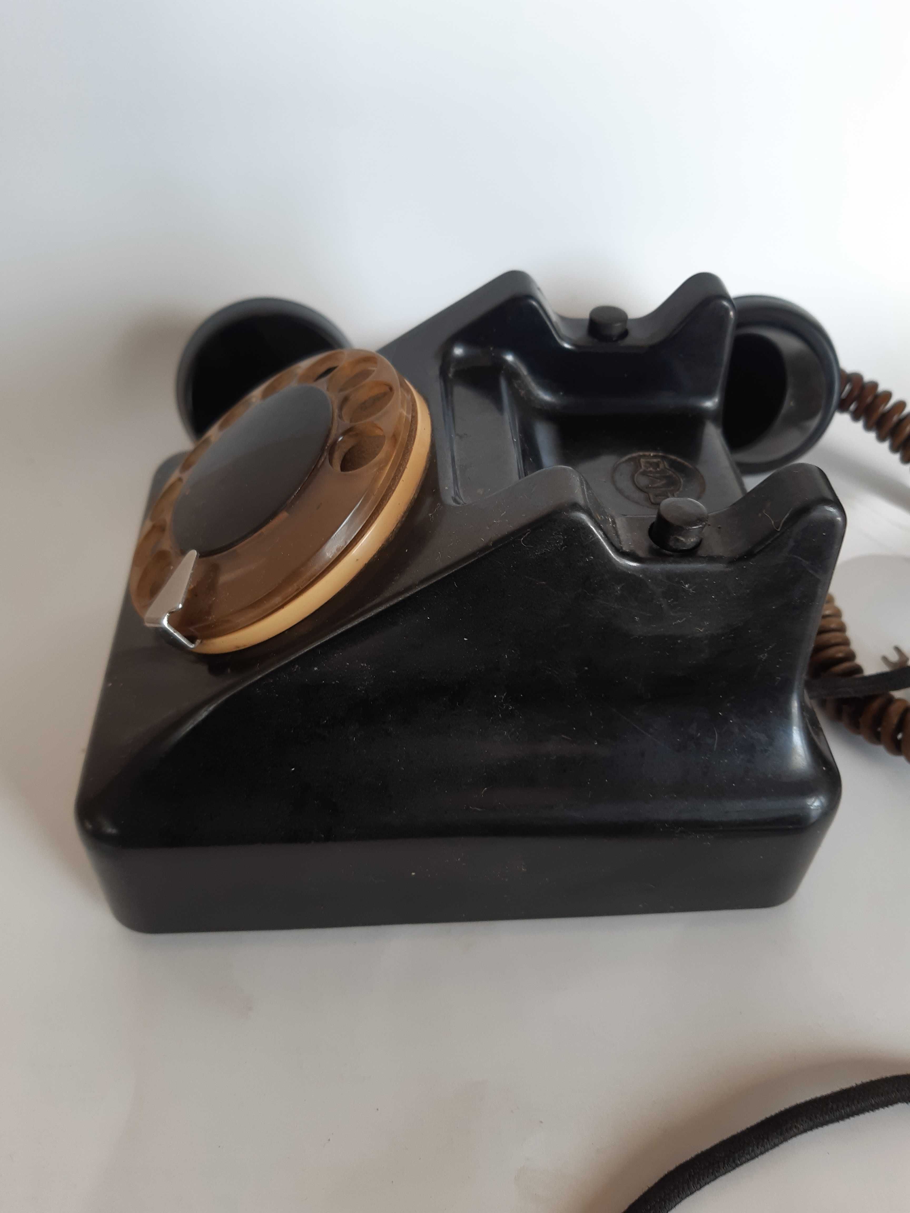 Stary telefon ebonitowy RWT,  analogowy.