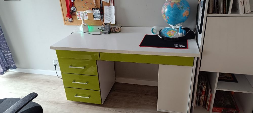 Komplet mebli do pokoju dziecięcego, młodzieżowego z biurkiem