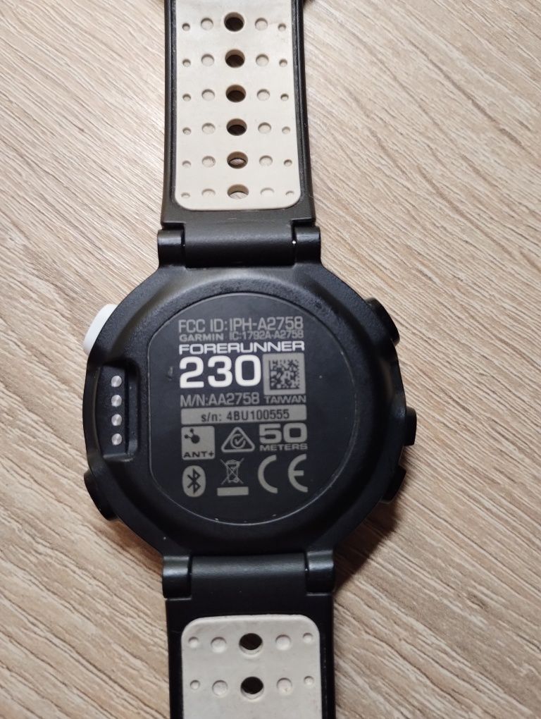 Garmin Forerunner 230 + Зарядка