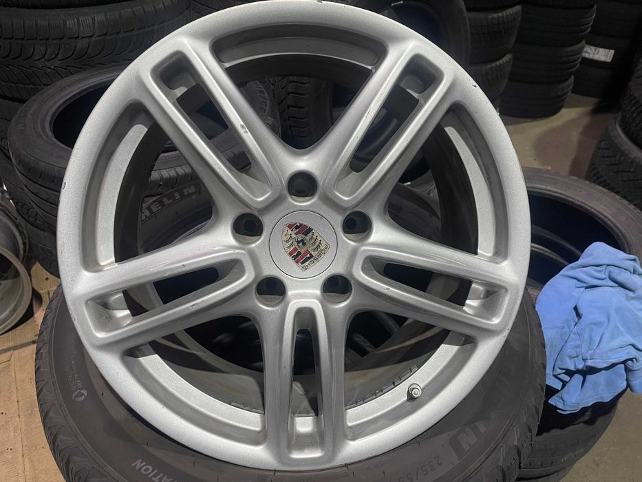 Диски оригінальні Porsche Panamera R19.