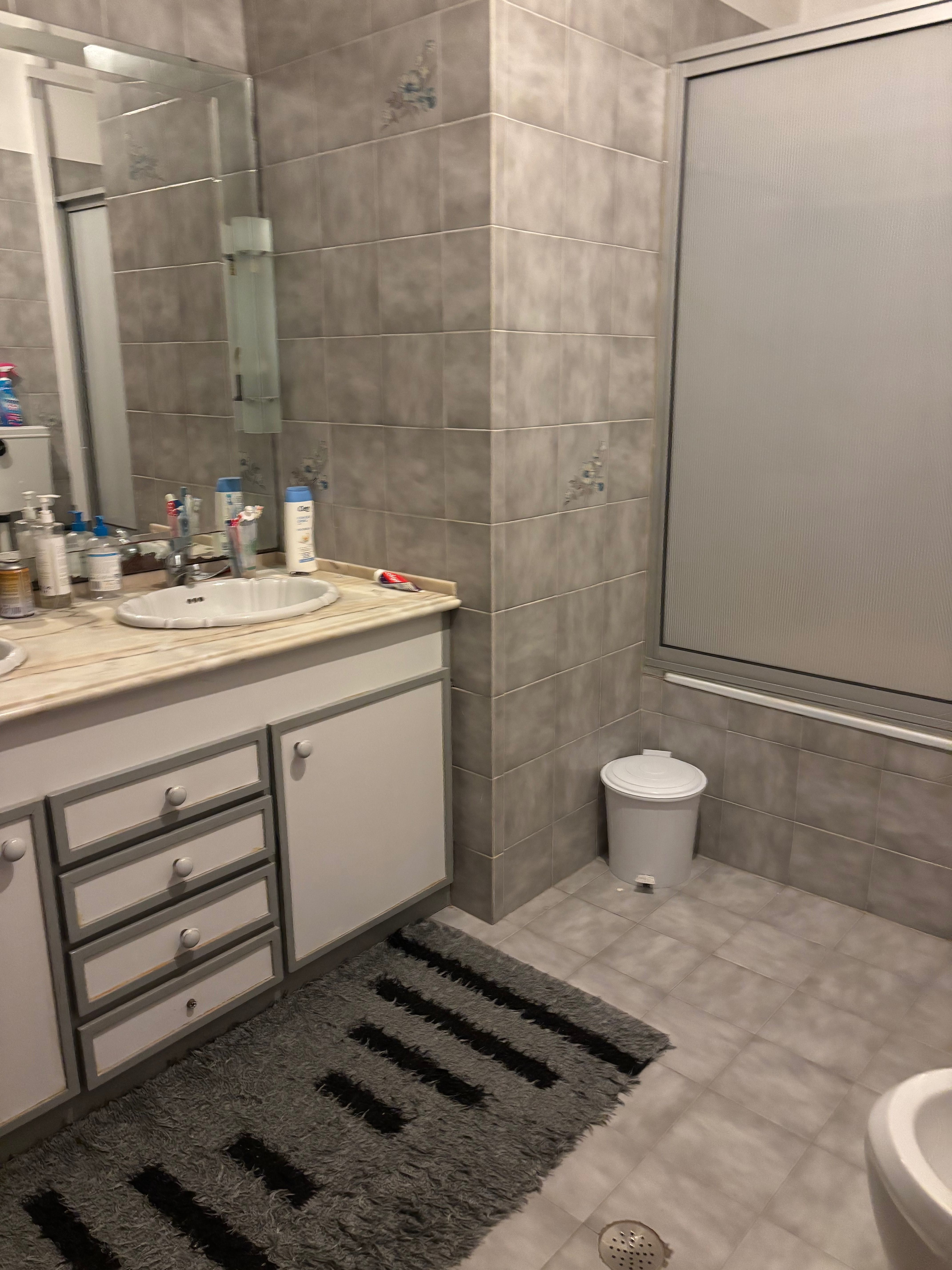 Arrenda-se quarto em T4 no centro de Vila Real
