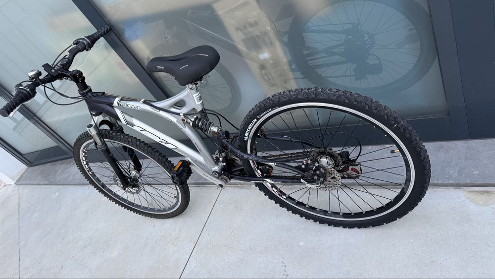 Bicicleta roda 26  com travoes disco