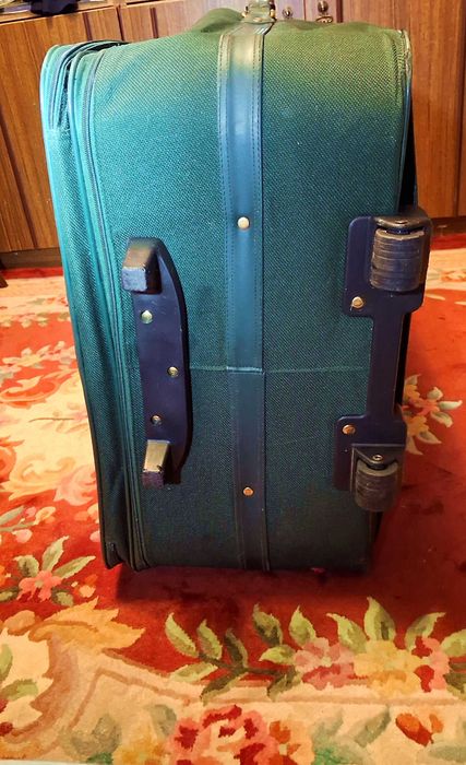 Чемодан очень большого размера на колесах 118см