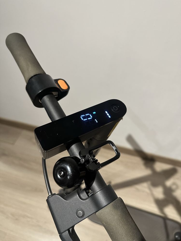 Mi Electric Scooter Essential + Capacete