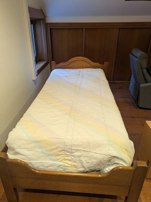 Cama de solteiro Cerne