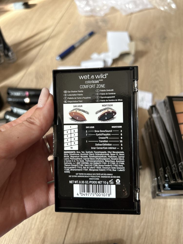 Cienie do powiek WET N WILD różne kolory