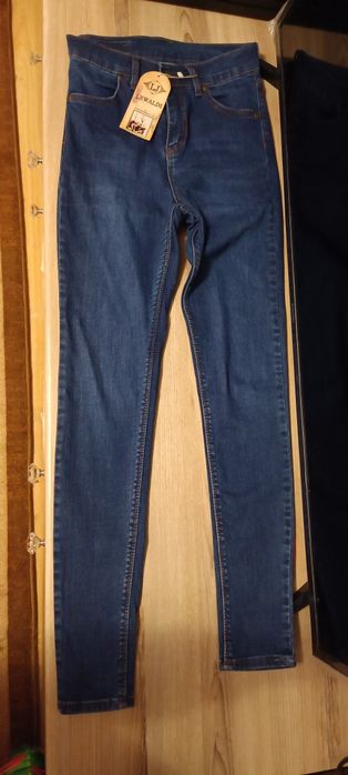 Джинси жіночі скіні.