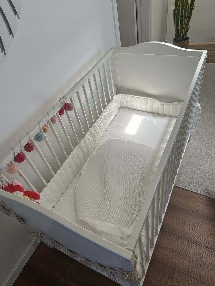 Berço IKEA com colchao, proteção lateral,edredon, almofada