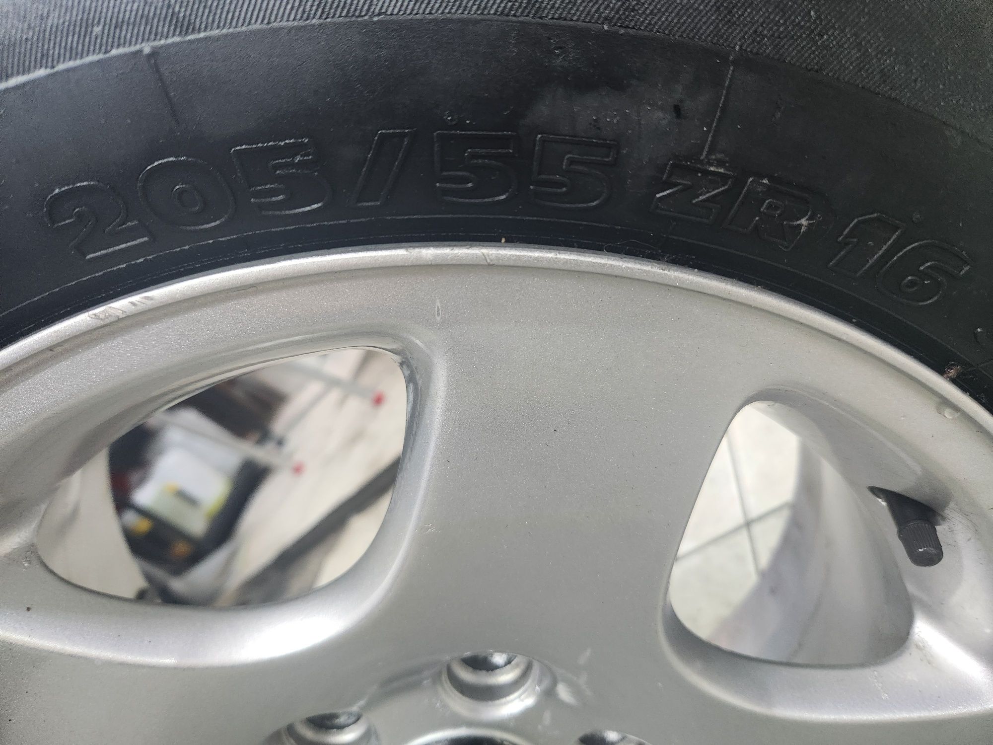 Jantes Originais Audi 16' com Pneus Michelin praticamente novos