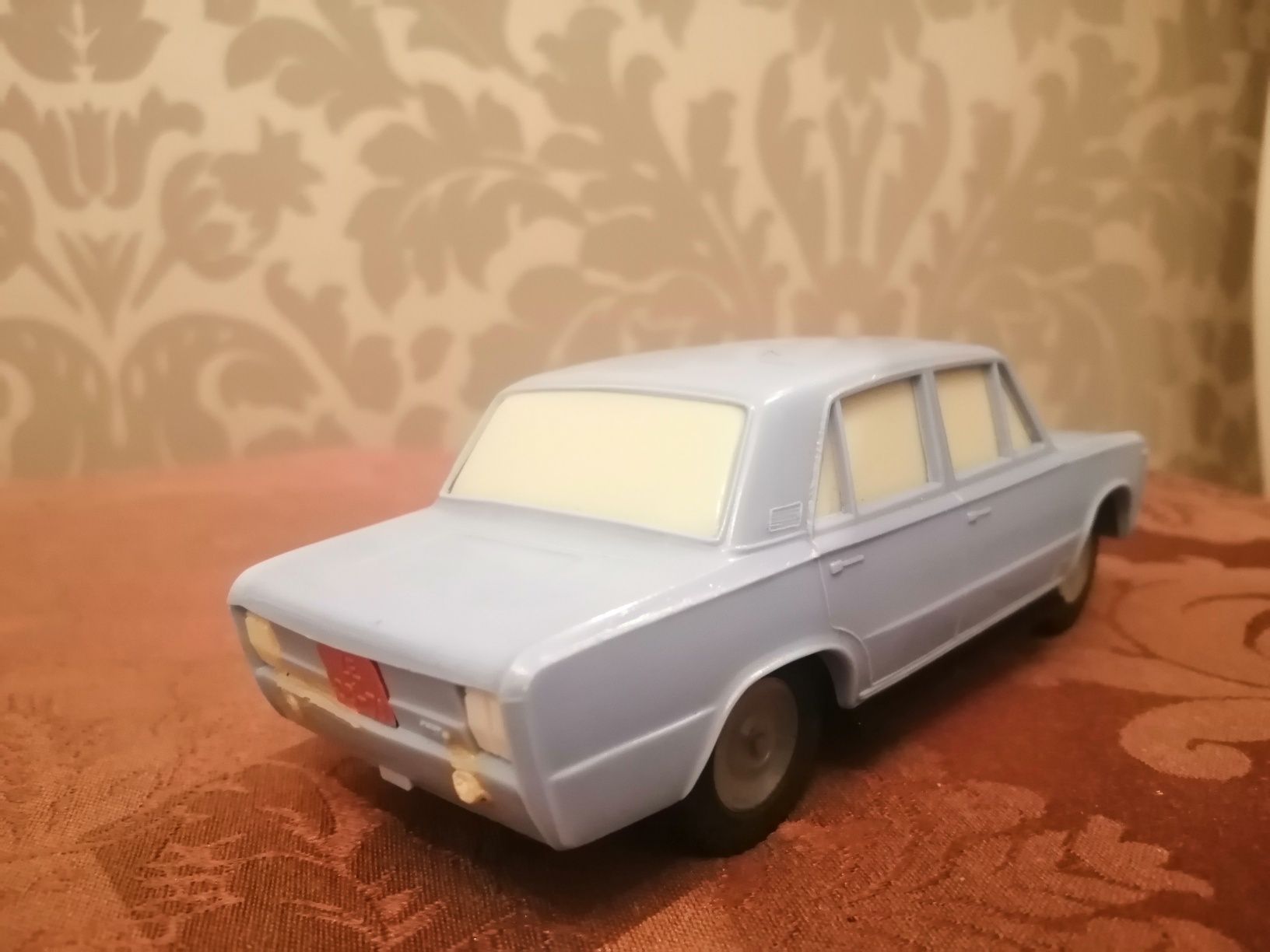 Fiat 125p kultowa zabawka PRL