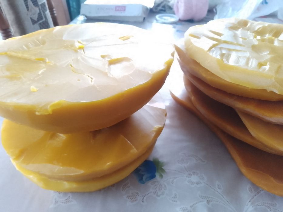 Продам бджолиний віск.