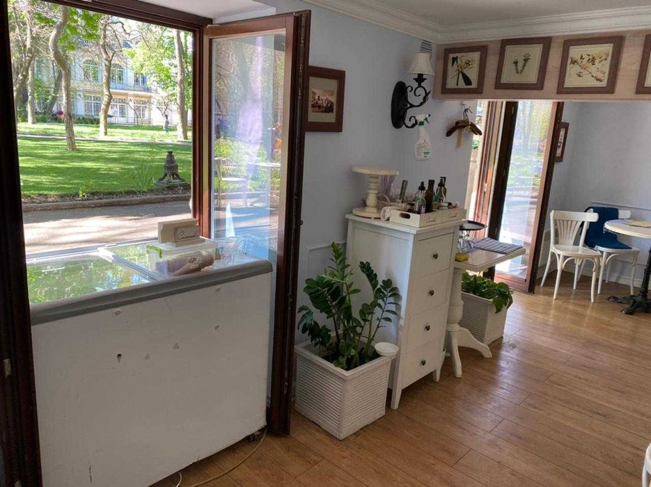 Продам КАФЕ в "ПАЛЕ-РОЯЛЬ", 100 м2, от хозяина