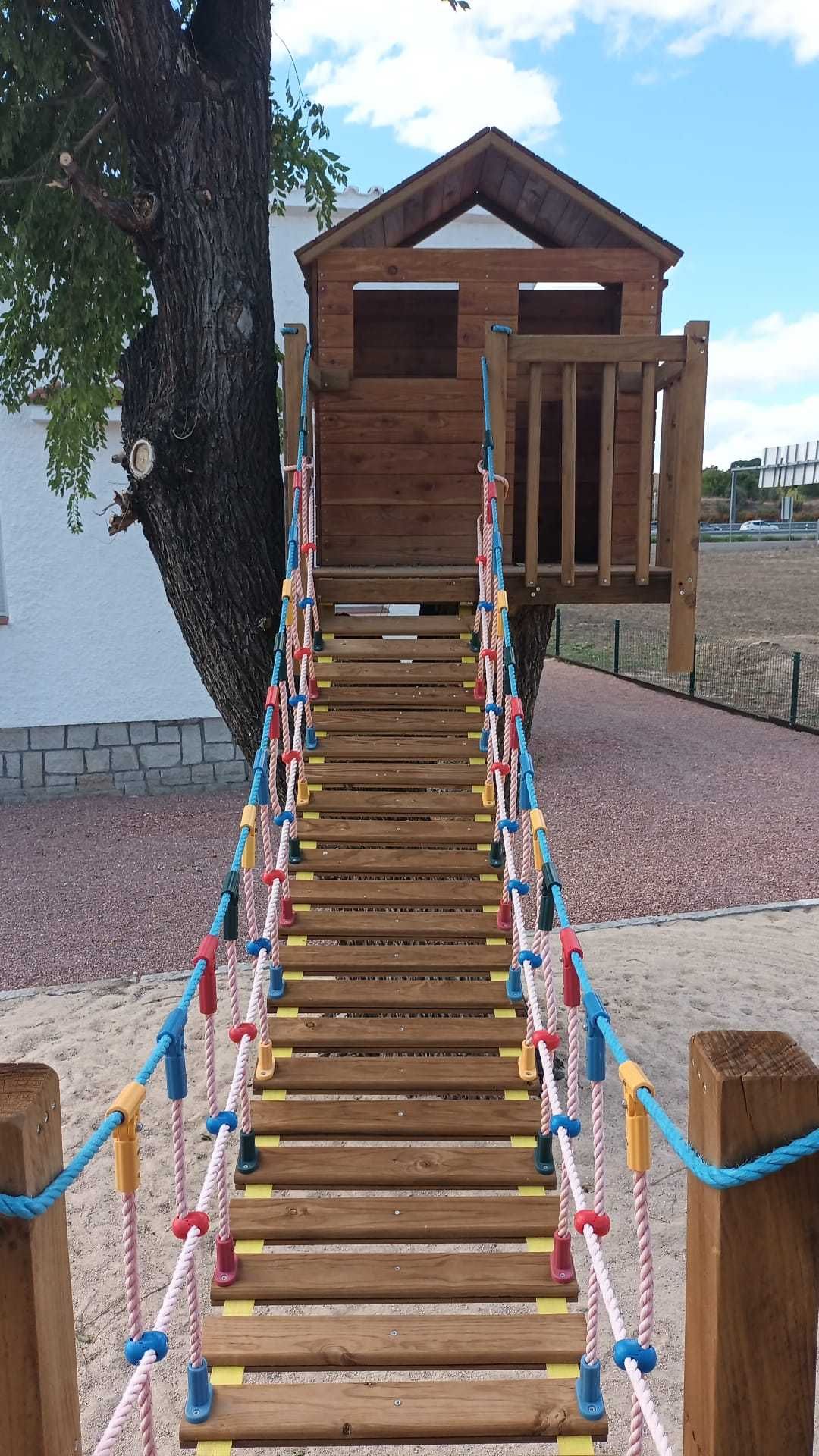 Casa na Árvore Baloiços Escorrega Ponte Suspensa