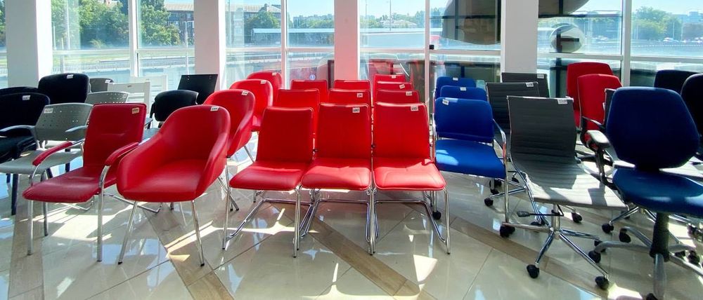 РАСПРОДАЖА  офиса тумбы полки ящики комоды тумби мобільні на колесах