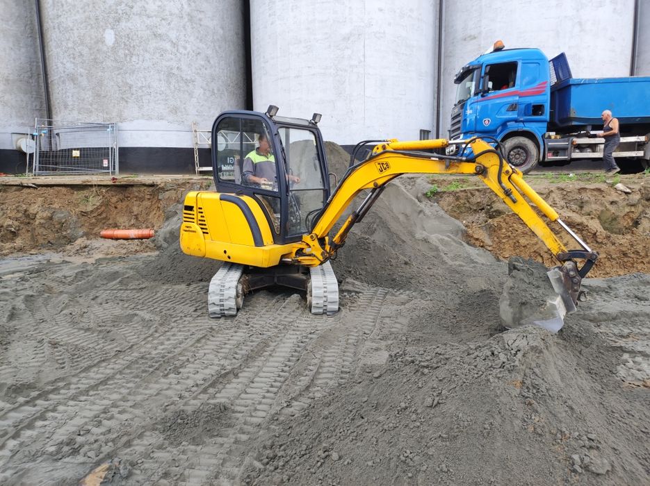 Sprzedam minikoparkę JCB 802