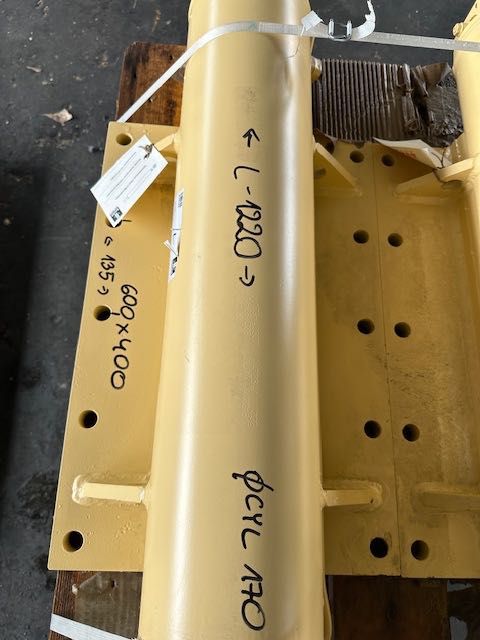 bauer nowe podpory hydrauliczne do maszyny 30 ton komplet