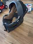 BESAFE iZi GO: fotelik samochodowy plus baza ISOFIX