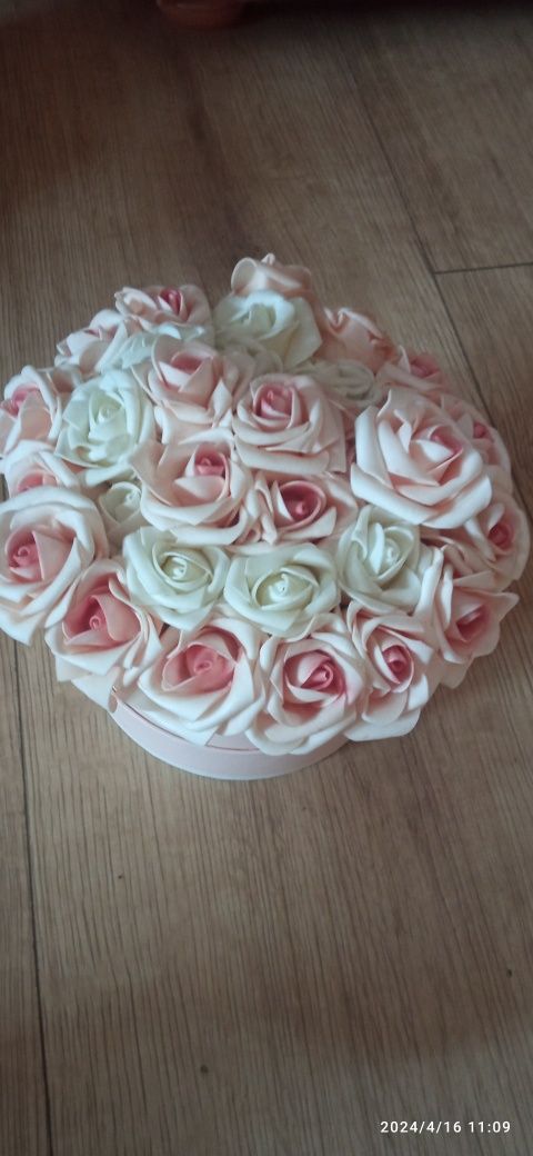 Komunijne /ślubne białe i różowe roze