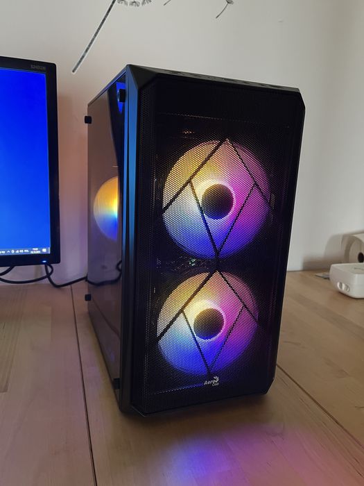 Komputer gamingowy z monitorem Samsung Ryzen 3, GTX 1660 Super, 32 GB