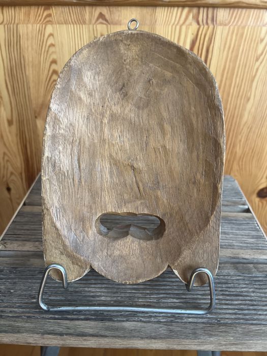 Sprzedam maskę (płaskorzeźba) wykonaną z drewna.