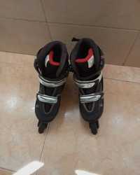 Patins em linha pretos