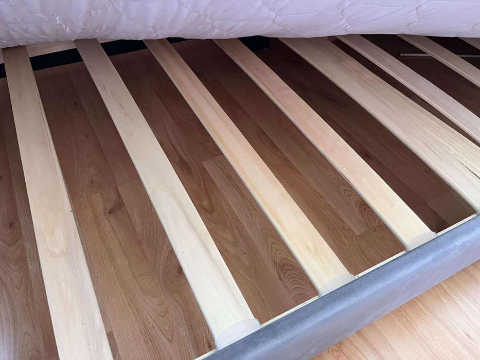 Łóżko 90x200 z materacem