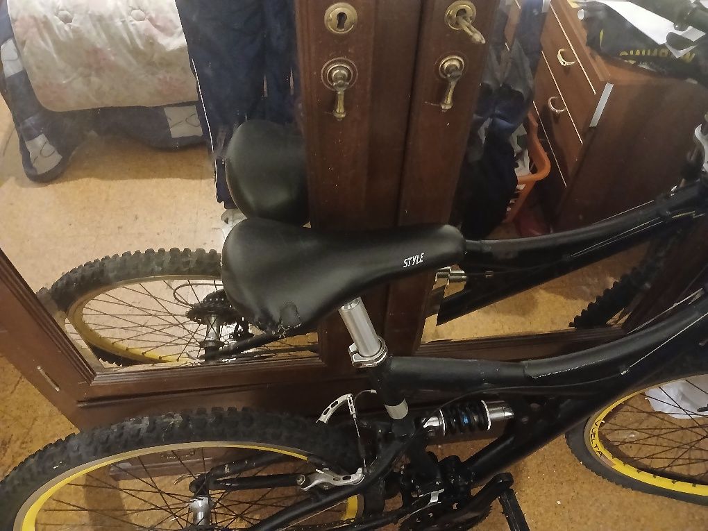 Bicicleta BTT suspensão total, aros Vuelta, pronta a rolar”.