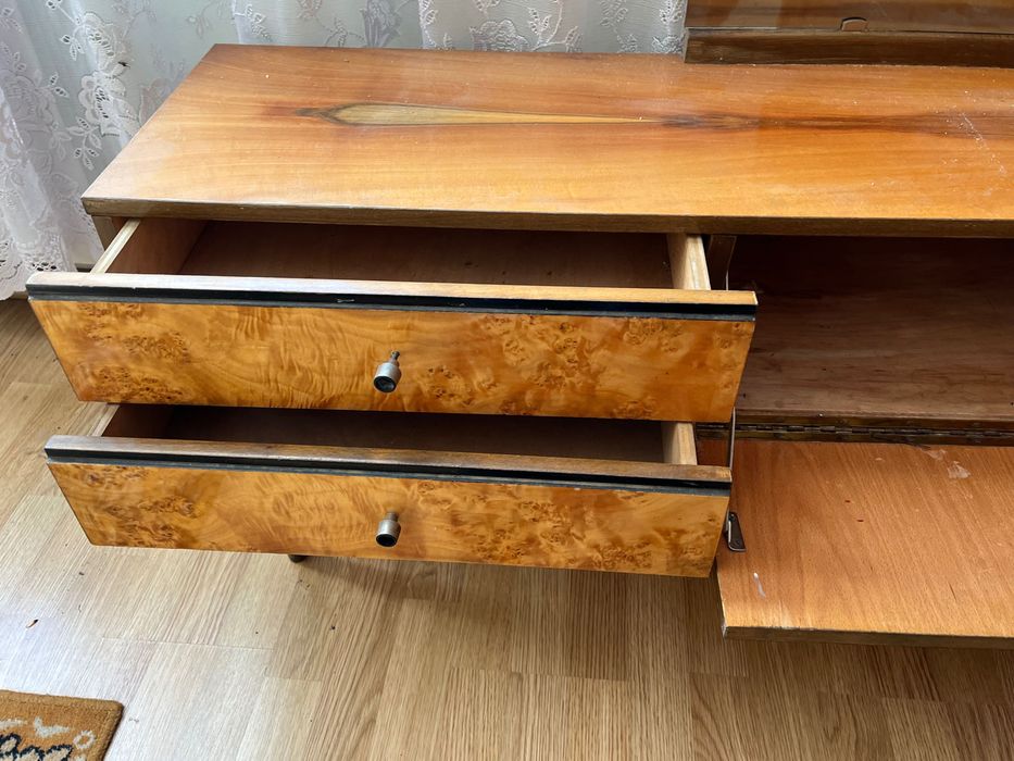 Komplet mebli z PRL : łóżka x2, szafa, szafki nocne x2, toaletka