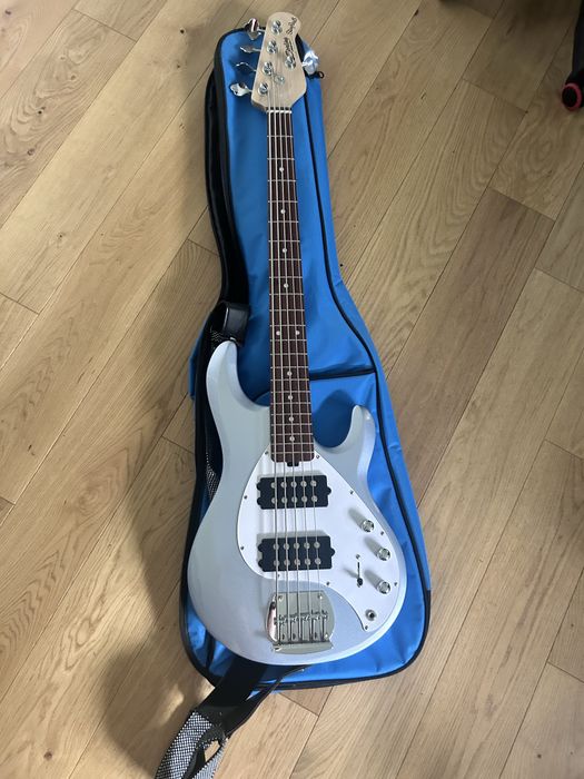 Gitara bass stingray sterling 5 strun