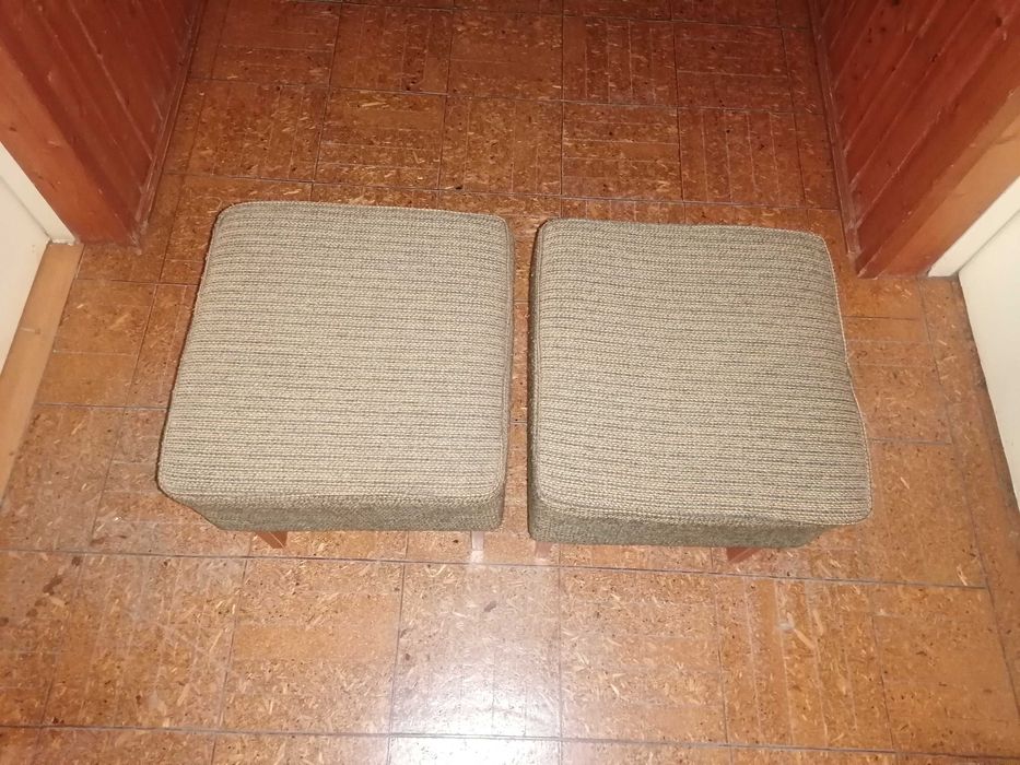 2x Stylowa pufa na drewnianych nóżkach PRL (vintage, retro)