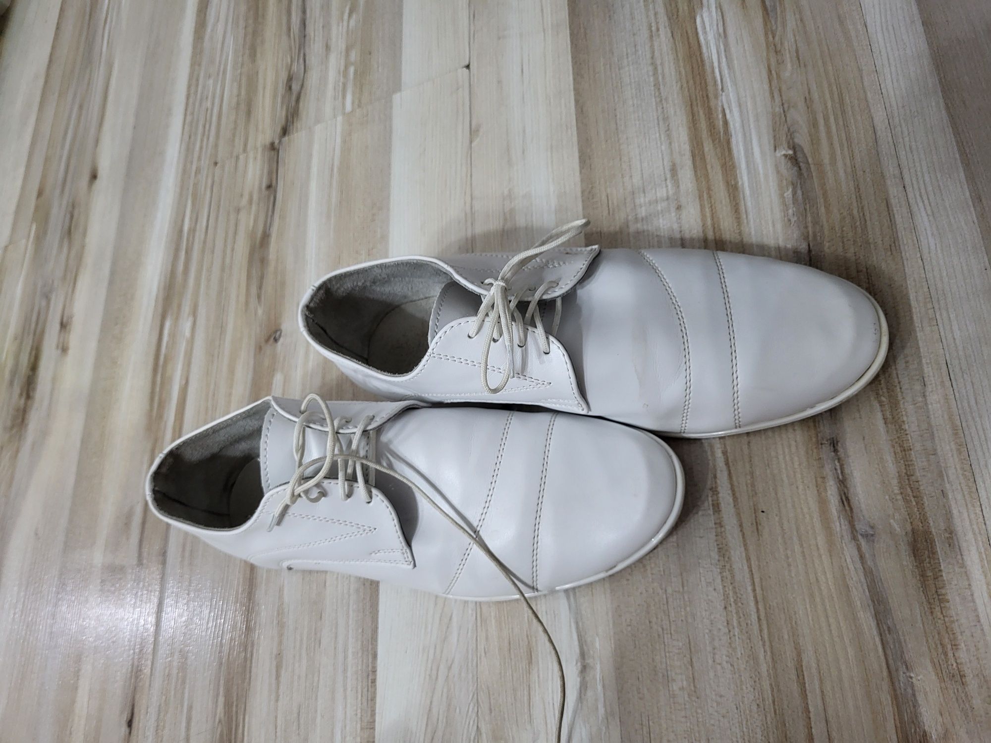Buty komunijne białe r34  polskie