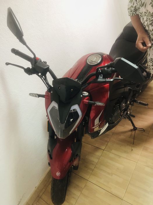 Motorizada Keeway seminova só tem 20km