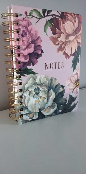 Notatnik A5 w kwiaty – 90 kartek, linia, twarda oprawa